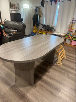 Modern oval dining table
