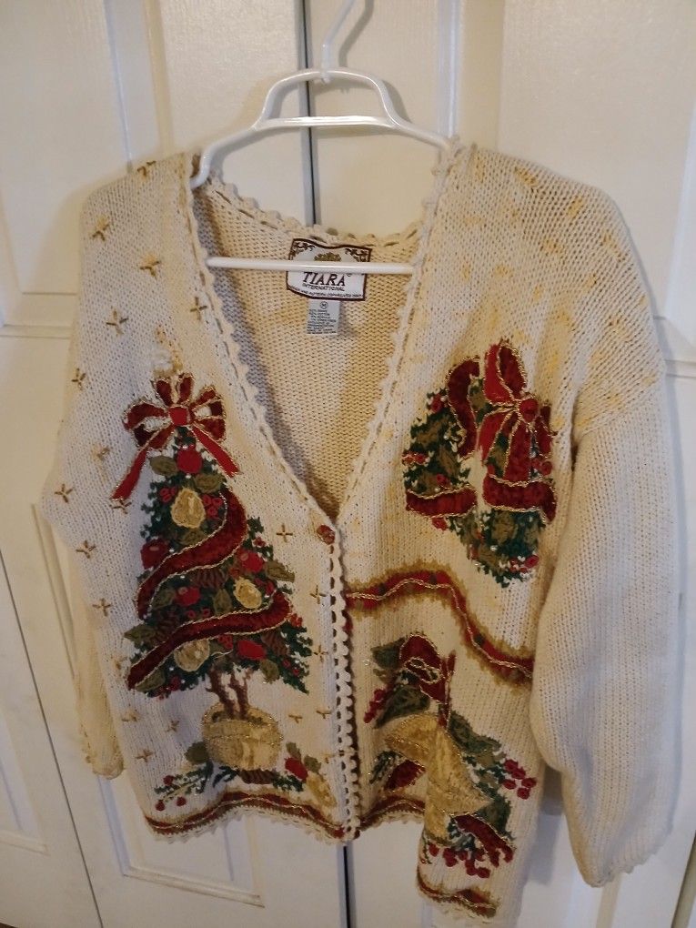 WOMEN'S CHRISTMAS SWEATER, SIZE MEDIUM, CREAM COLOR