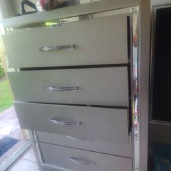 Used Marvelous mirror dresser