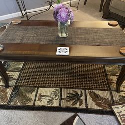 Coffee Table, End Tables and Lamps – Mint Condition