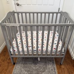 Delta Foldable Mini Crib 