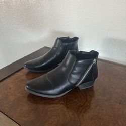 Women’s Boots Size 7 1/2M 