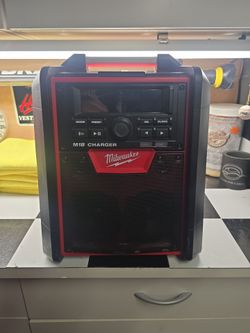 Milwaukee M18 Radio/Charger