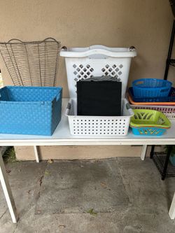 ASSORTED BASKETS WITH A WIRE
