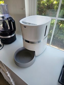 Automatic Pet Food Dispenser