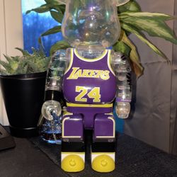 Kobe Bryant Bearbrick 400% Medicom Figure
