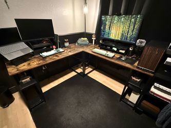 L Desk *pending pickup back up offers accepted*