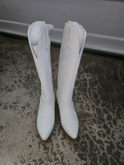 Brand New Women's Leather White Boots- Size 6.5