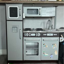 Play kitchen
