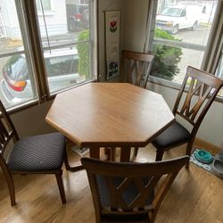Dinning Table with 4  Chairs 