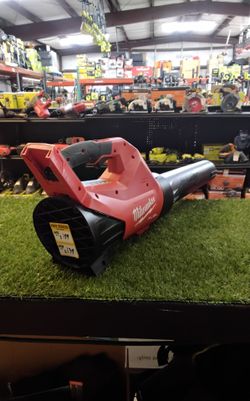 Milwaukee M18 FUEL Cordless Leaf Blower