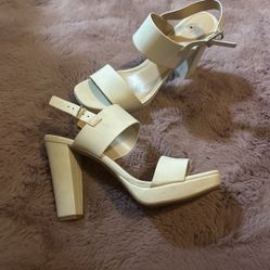 Woman’s Size 8.5 White 