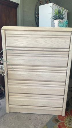 Gorgeous tall dresser all drawers work great