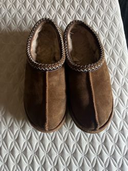 Women’s Uggs size 10