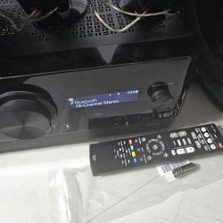 Yamaha AV Reciever TSR-700 +4 KEF Speakers + KEF Subwoofer 