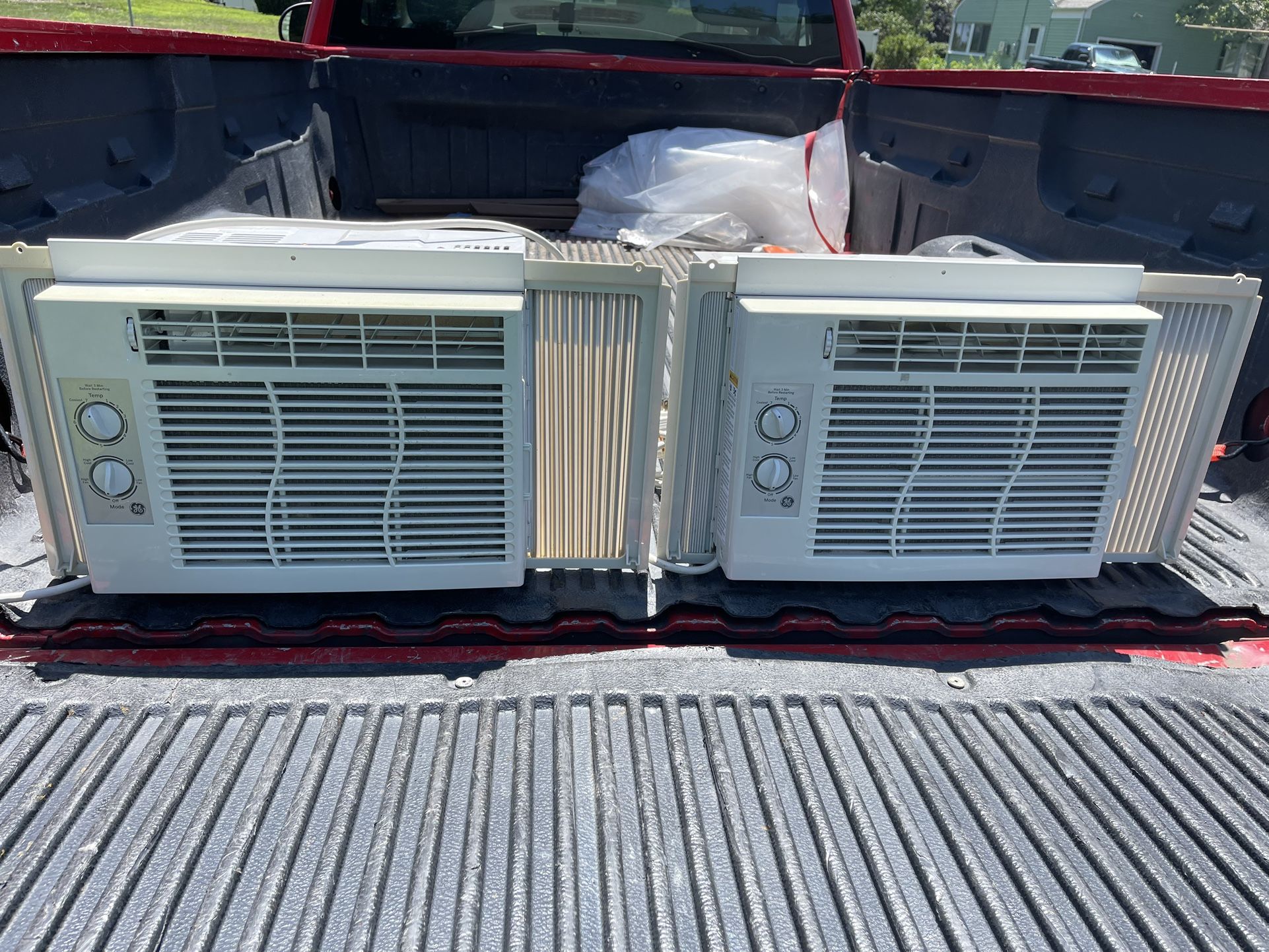 5.000 BTU GE air conditoner like new ( 120 each )