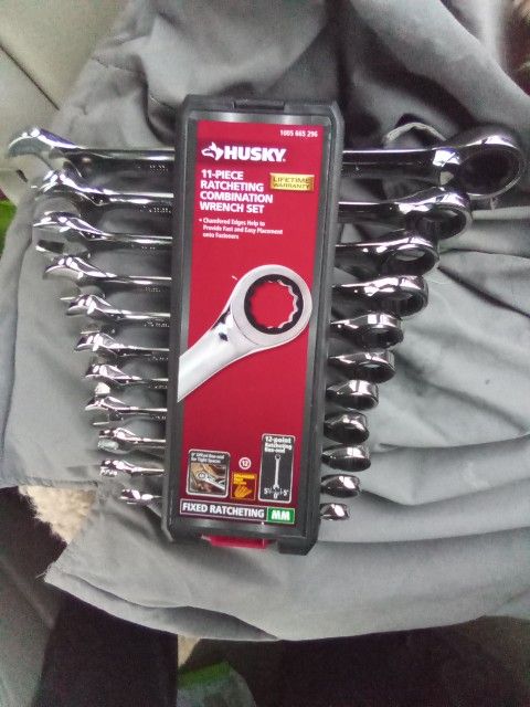 Ratcheting Wrench Set
