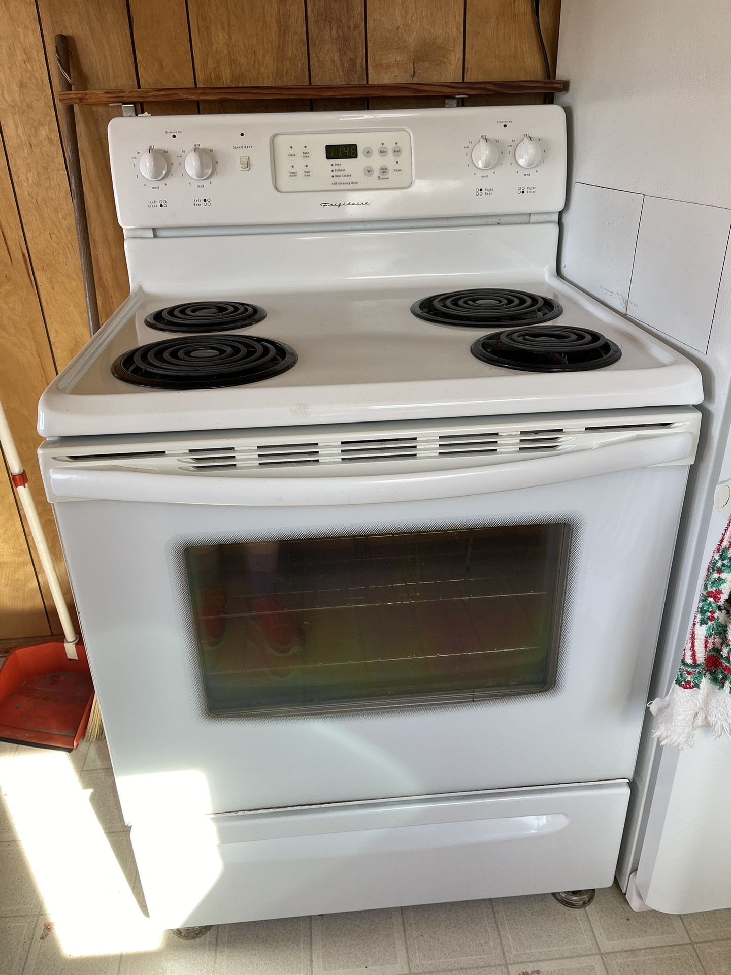 Stove Made By Frigidaire