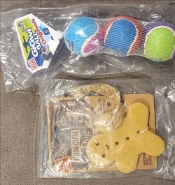(2) dog set, gigwi 3 ball squeaky toys and a rubber gum gum ginger bread man