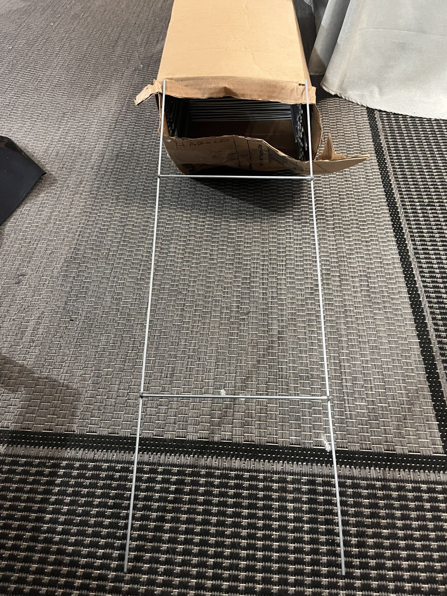 Heavy Duty Metal Wire Yard Stakes for Yard Sign, 10 x 30in H Frame, 50 Pack