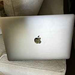 MacBook Pro Apple  (13in Display) 2017 Four Thunderbolt 3 Ports