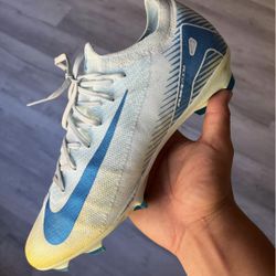 Size 10.5 Nike mercurials air zoom