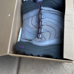 North Face Alpenglow Boots Big Kids Size 4 Or Women’s Size 5.5