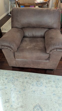 NEED GONE. Arm chair (Bladen By Ashley Furniture)