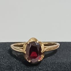 14K Yellow Gold Ring With Authentic Ruby Jewel