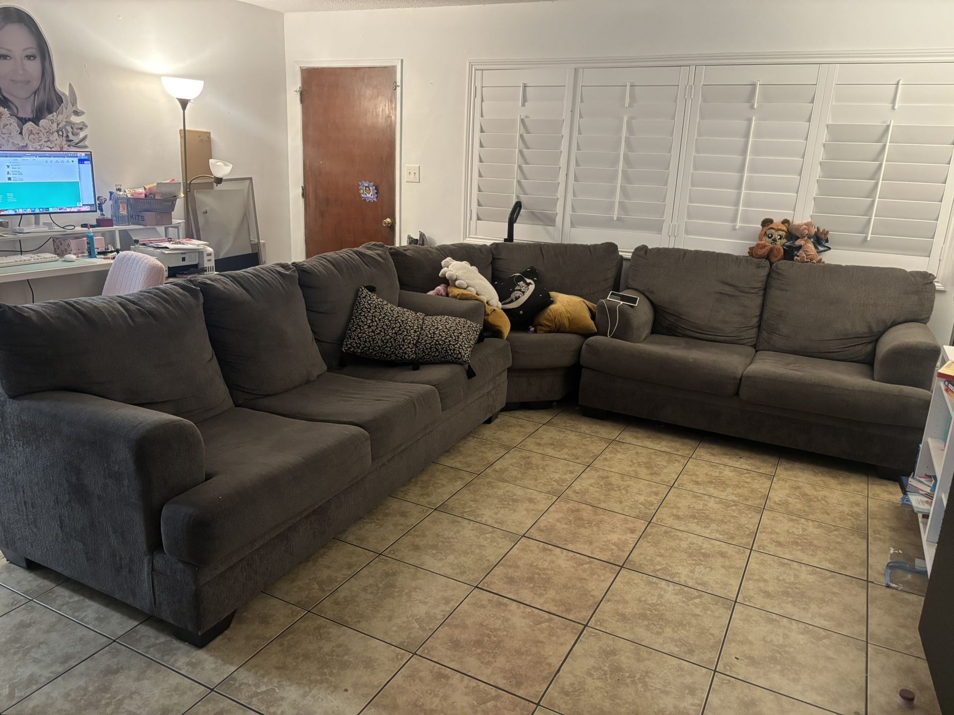 Ashely’s 3 Piece Sectional Couch 