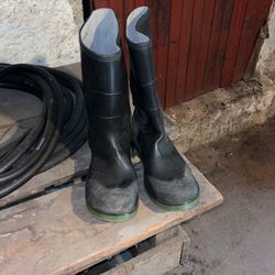 Size 11 Rubber Boots Free