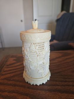 Vintage 1979 Agiftcorp made 1979 Hong Kong, good condition,  rose carved and lattice design, 24 cocktail forks, celluloid