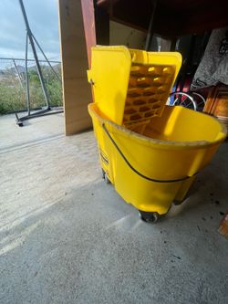 Mop bucket