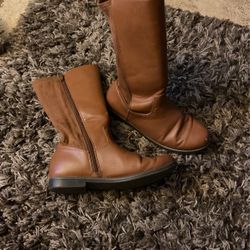 Girl’s Boots Size 5