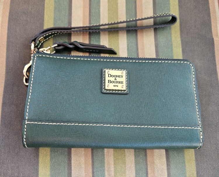 NWT Dooney & Bourke Saffiano Leather Folded Zip Wristlet/Wallet