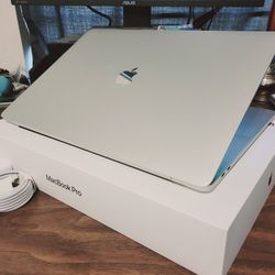 16" Apple MacBook Pro. Core i7, Touchbar, Radeon Pro, Newest MacOS
