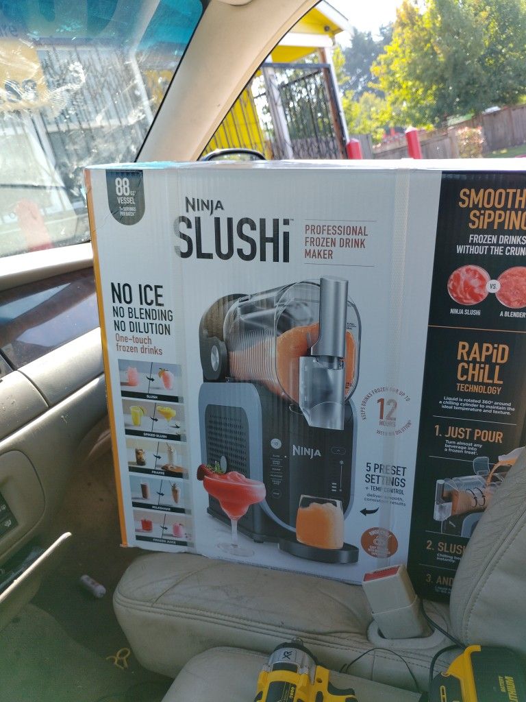 Ninja Slushi Professional Frozen Drink Maker