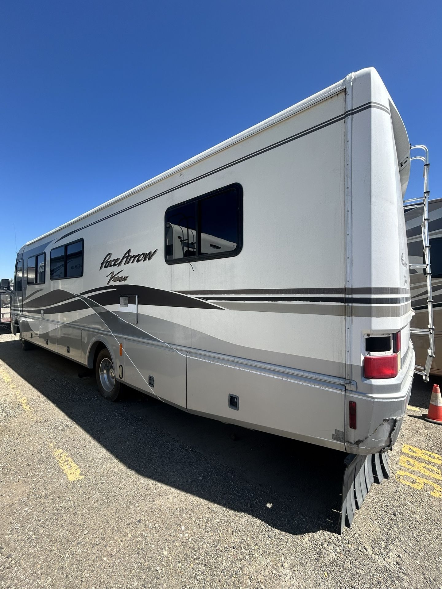1999 Fleetwood Pace Aarow