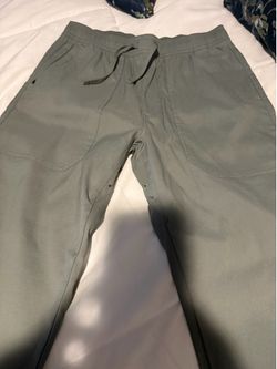 BRAND NEW PRANA CARGO PANTS 32x32