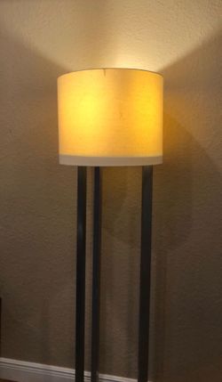 Floor Lamp 73”Tall 20”wide $25