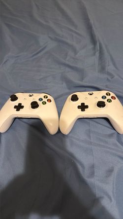 Xbox One Wireless Controllers – Lot of 2