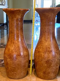Pair of gorgeous brown clay decorative pots!