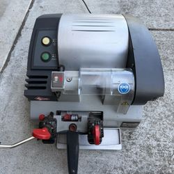 ILCO Bravo III with EZ-Jaw Semi-Automatic Duplicator Key Cutting Machine