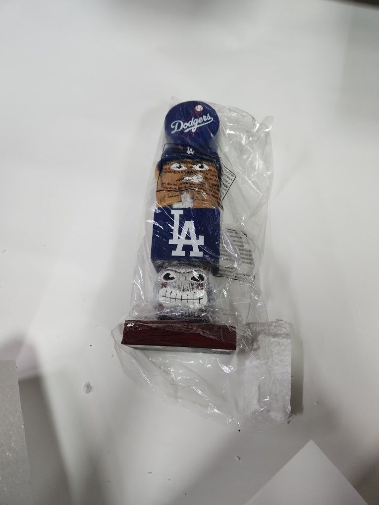 Sports Treasures Tiki Totem Dodgers MLB Team Garden Statue
New $30