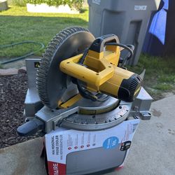 DeWalt DW713 10" Compound Miter Saw