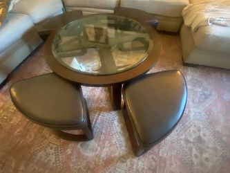Round coffee table with 4 seats