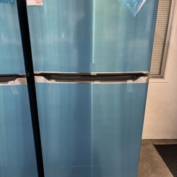 New FRIGIDAIRE Top Freezer Refrigerator