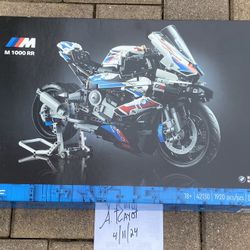 Lego Technic BMW M 1000 RR 42130 Motorcycle Brand New! Factory Sealed Set!
