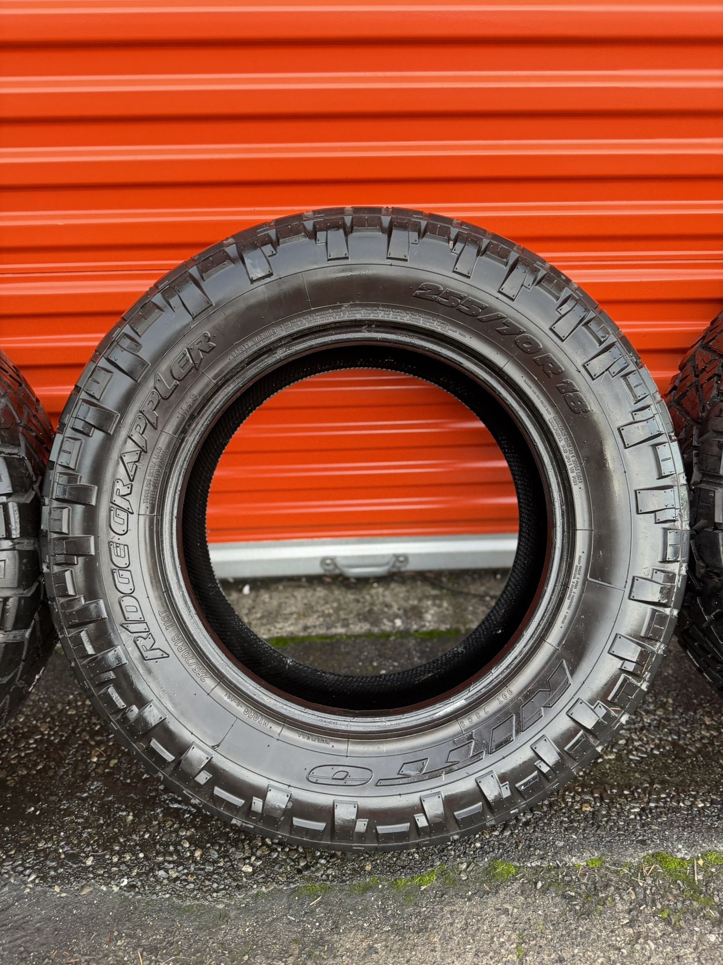 1 NITTO RIDGEGRAPPLER 255/70R18