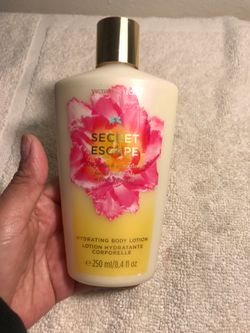 VICTORIA’S SECRET BODY LOTION